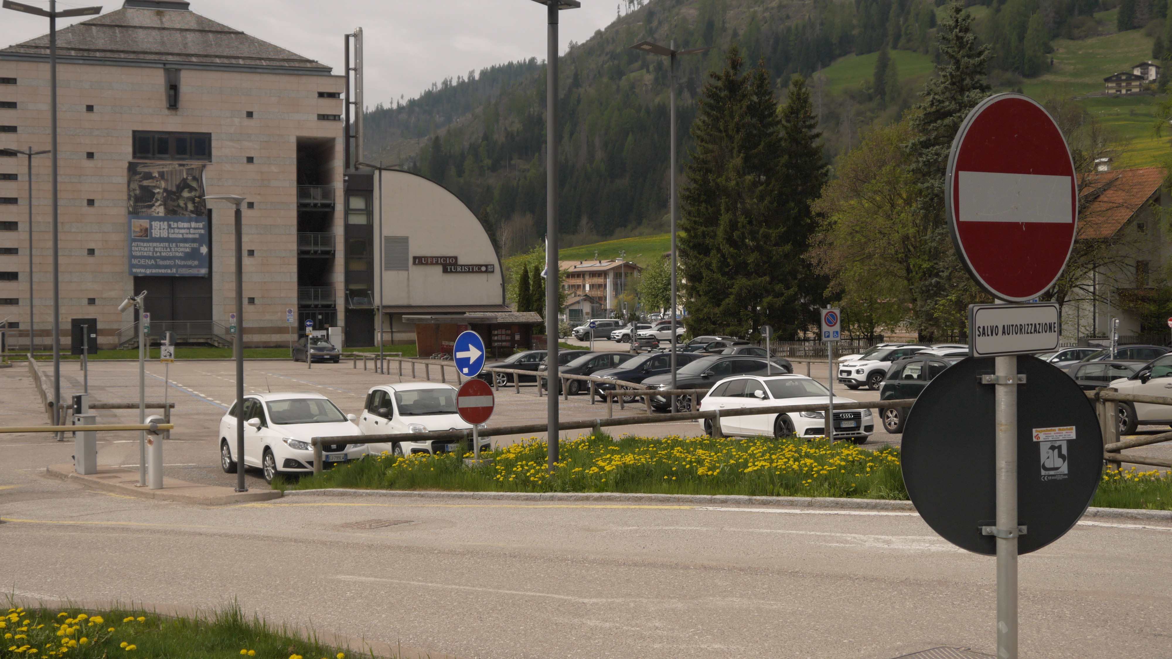 moena-parking.jpeg